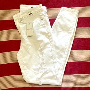 Judy blue size 7/28, white, new with tags